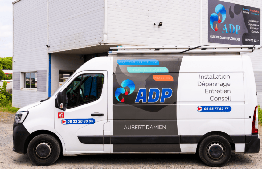 Camion d’entreprise de plomberie intervenant à Dax dans les Landes pour installation, dépannage et entretien