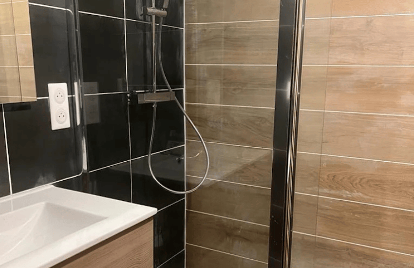 rénovation de douche par un plombier dans une salle de bain dans les Landes (40, 64)